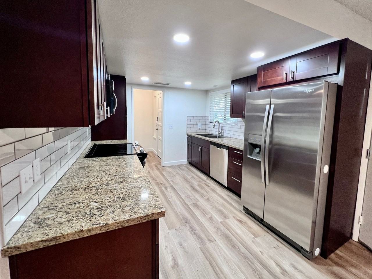 529 E Escalon Ave - Photo 2 of 24