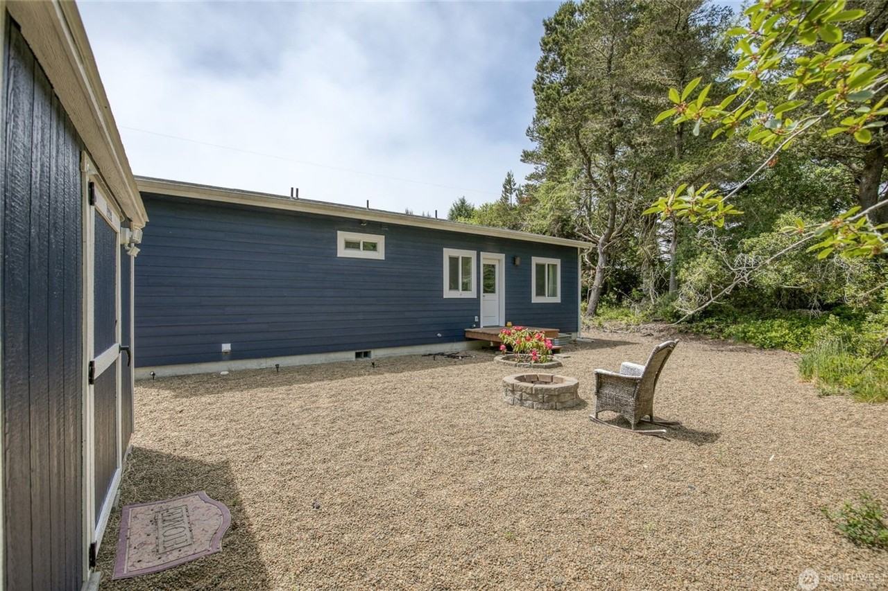 172 N Narwhal Loop Nw - Photo 3 of 36