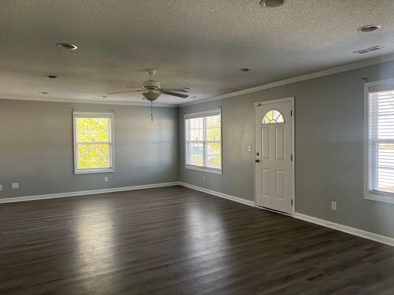 414 Wallingford Cir - Photo 3 of 16