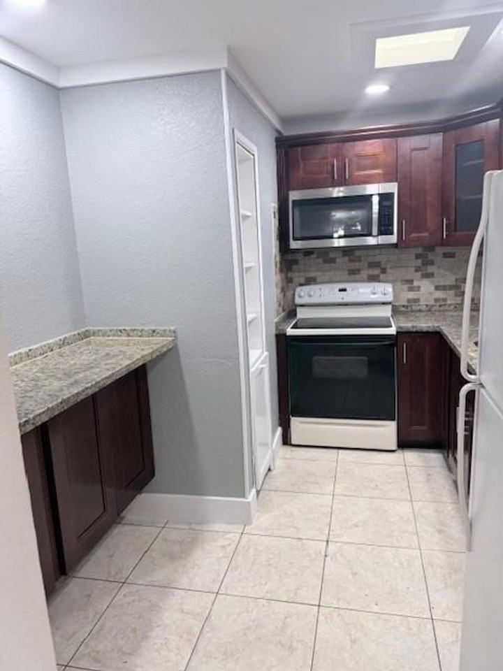 212 Nw 46th Ct - Photo 4 of 18