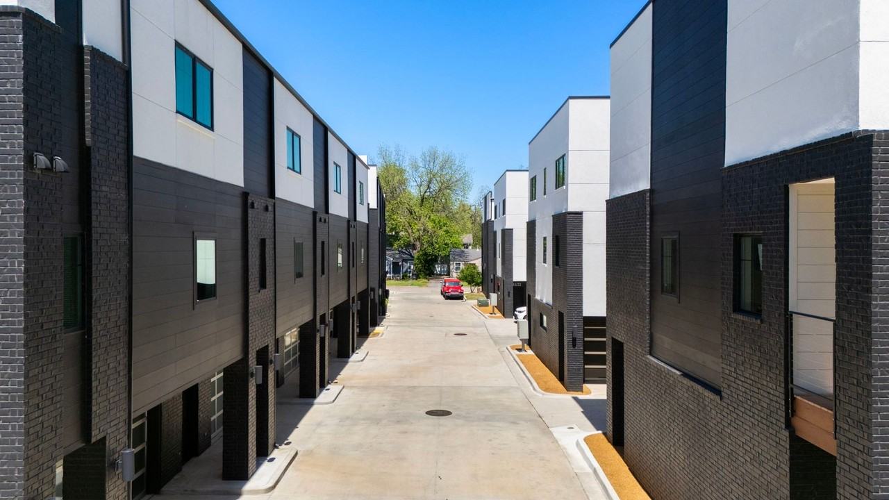 3783 Riverside Dr - Photo 6 of 49