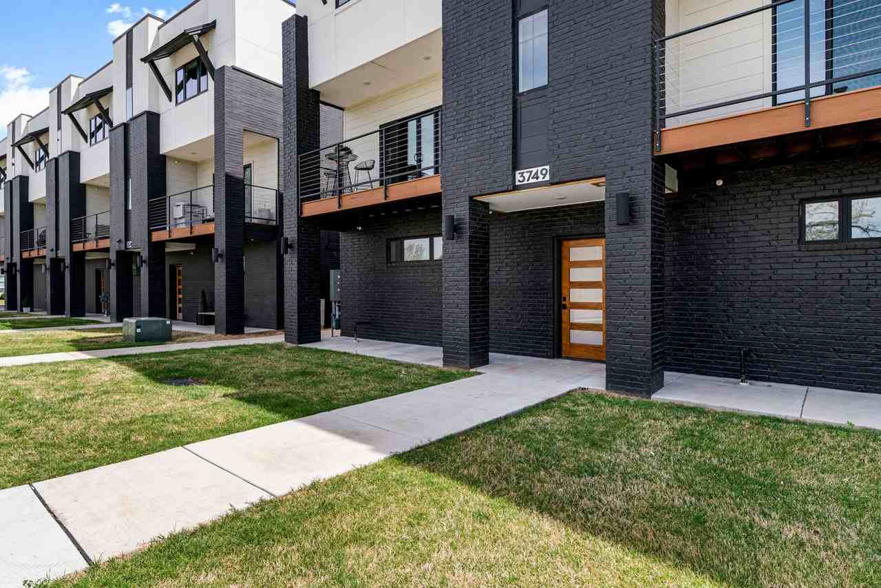 3771 Riverside Dr - Photo 4 of 49