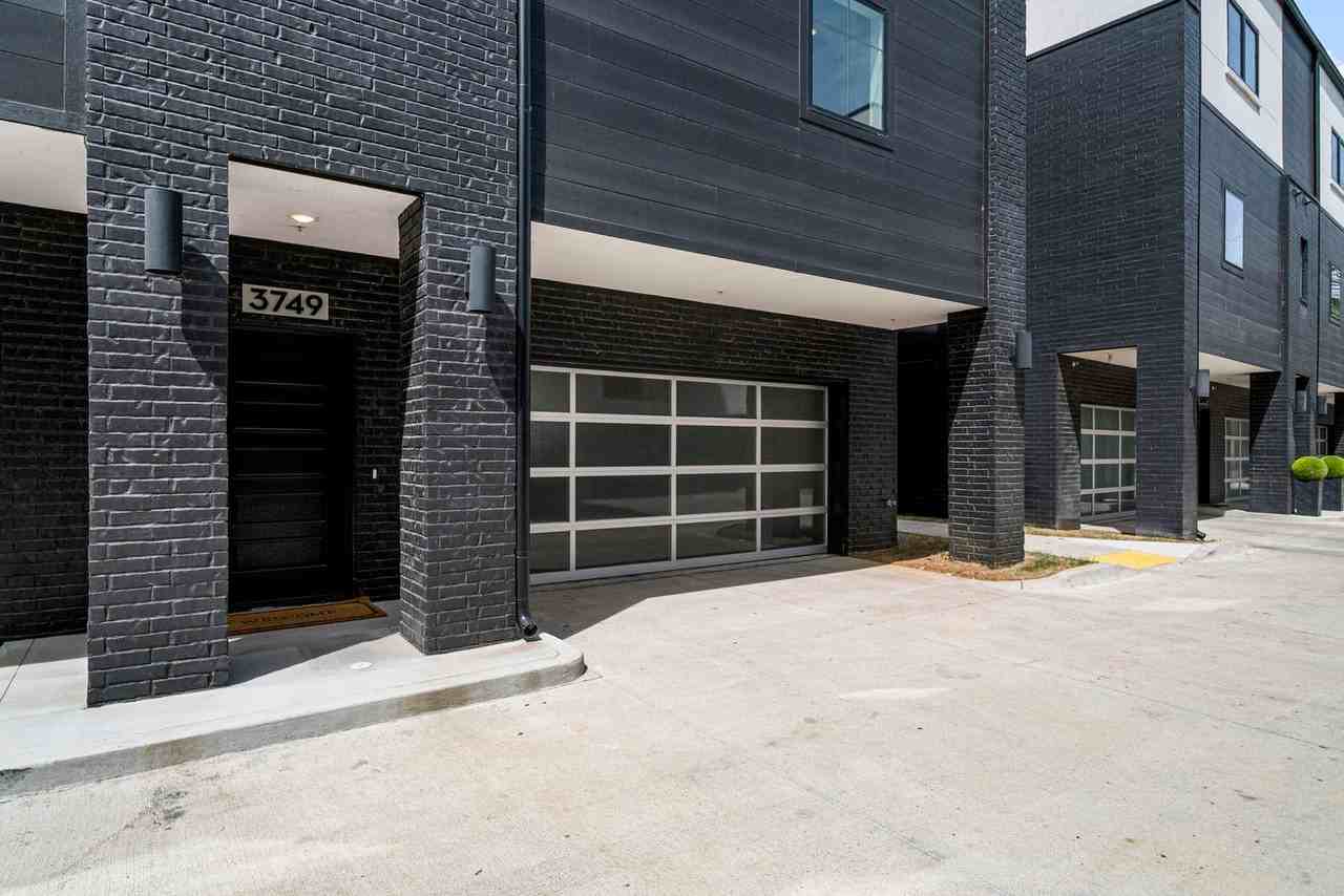 3771 Riverside Dr - Photo 7 of 49