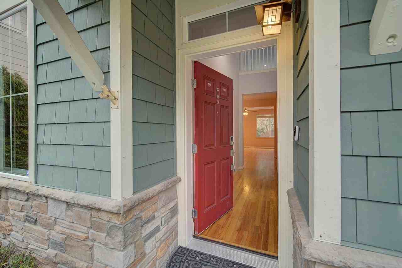 8224 233rd Pl Ne - Photo 2 of 32