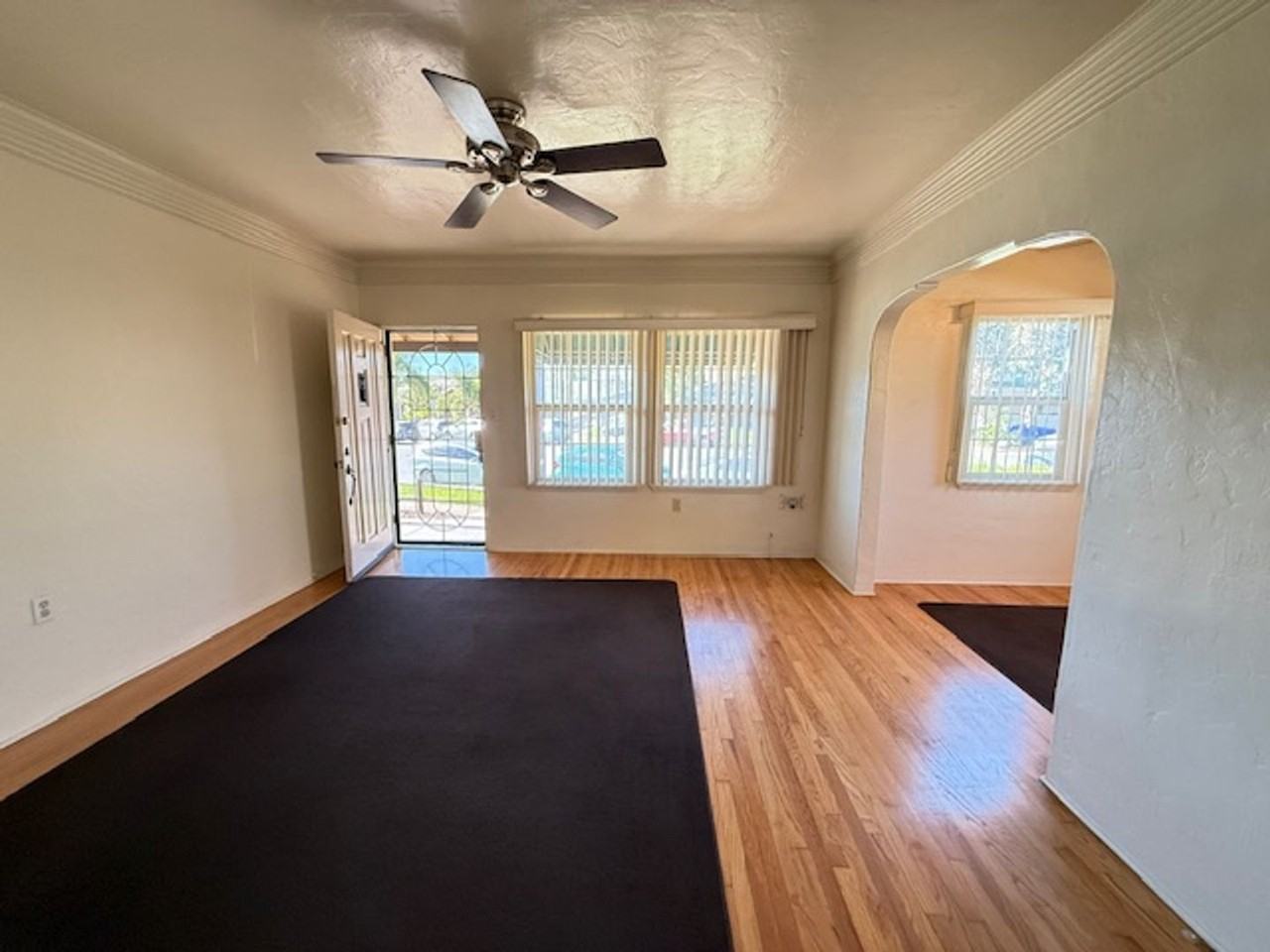 4689 E Mountain View Dr - Photo 3 of 11