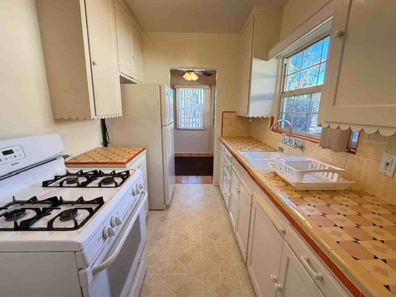 4689 E Mountain View Dr - Photo 5 of 11