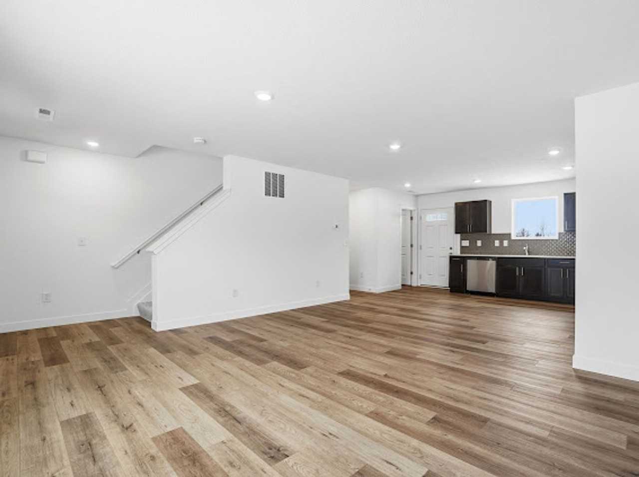 634 Addy Ave - Photo 3 of 22