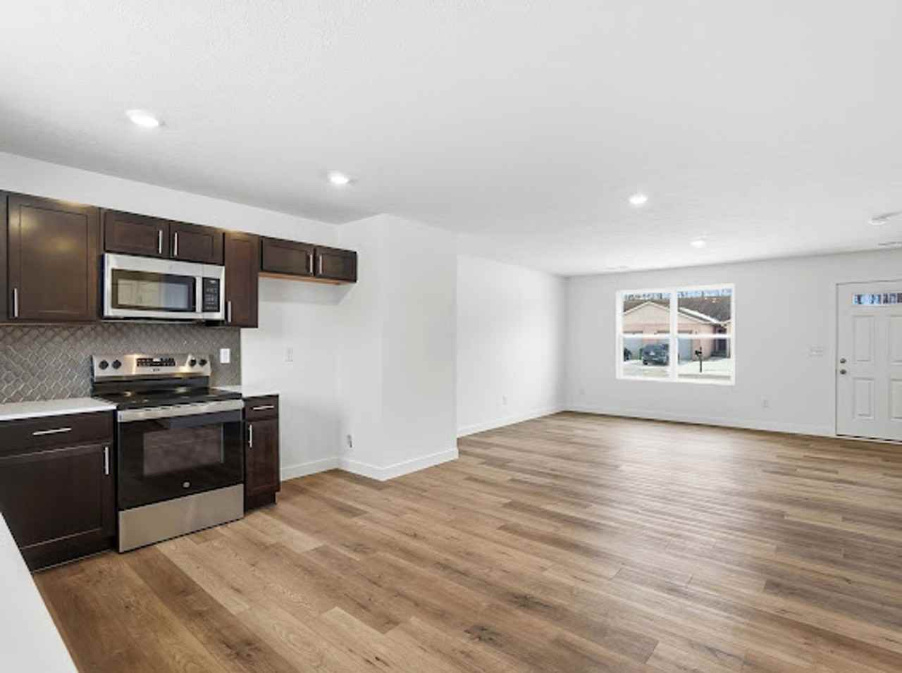 634 Addy Ave - Photo 6 of 22