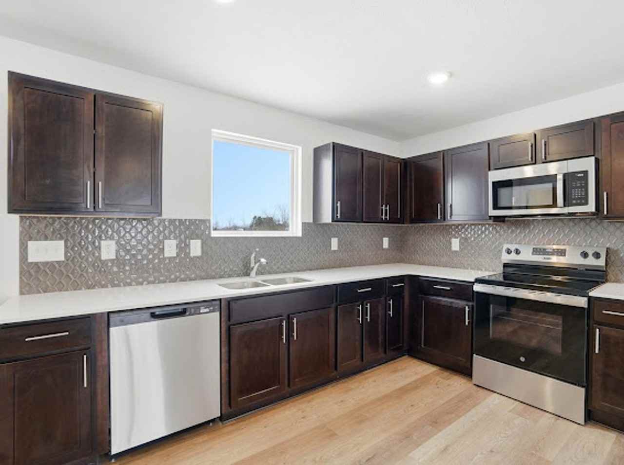 634 Addy Ave - Photo 7 of 22