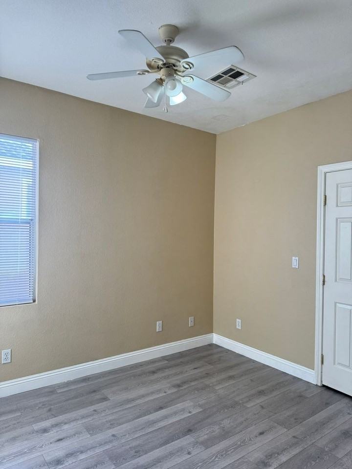 7029 Pacific Coast St - Photo 5 of 24