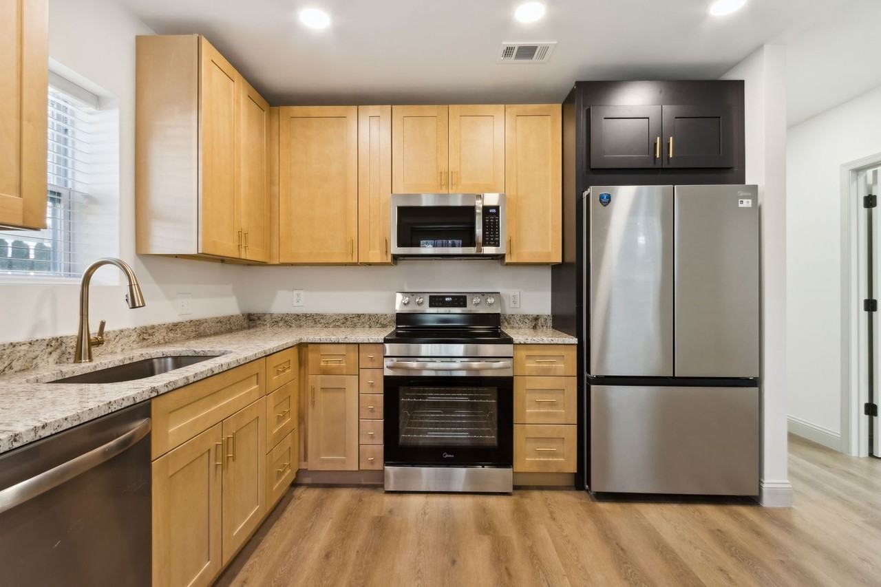 631 S 9th St - Photo 7 of 21