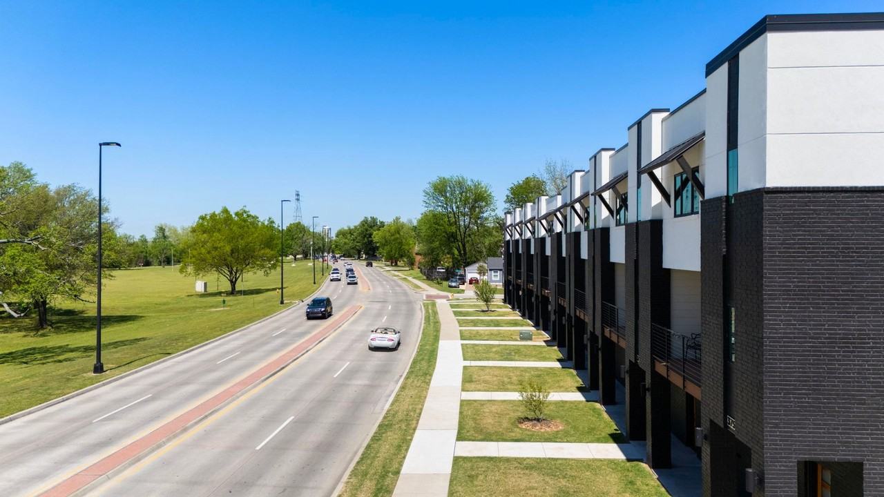 3773 Riverside Dr - Photo 3 of 49