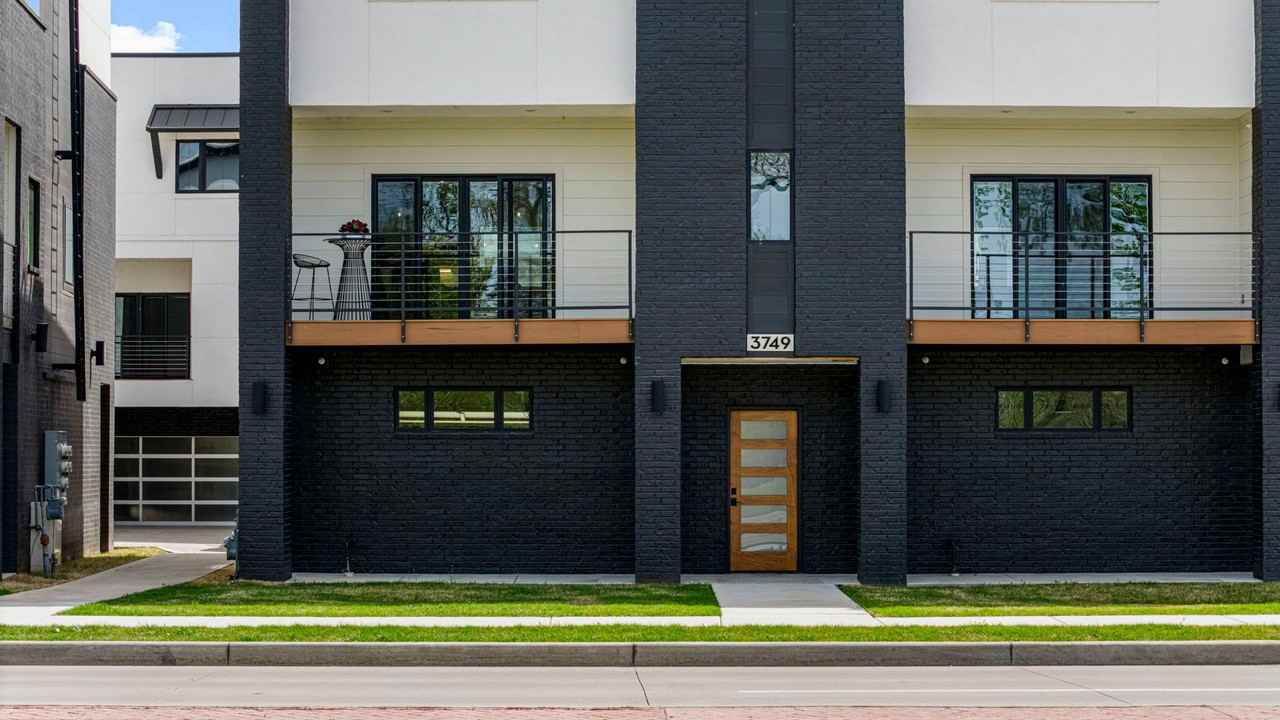 3773 Riverside Dr - Photo 5 of 49