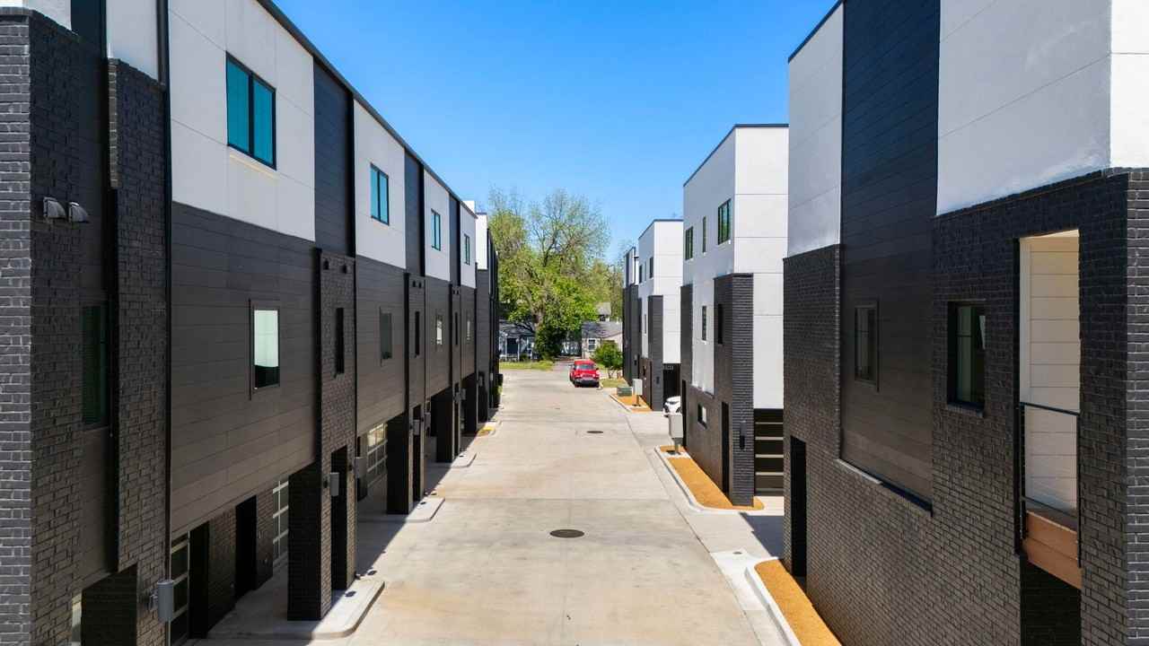 3773 Riverside Dr - Photo 6 of 49