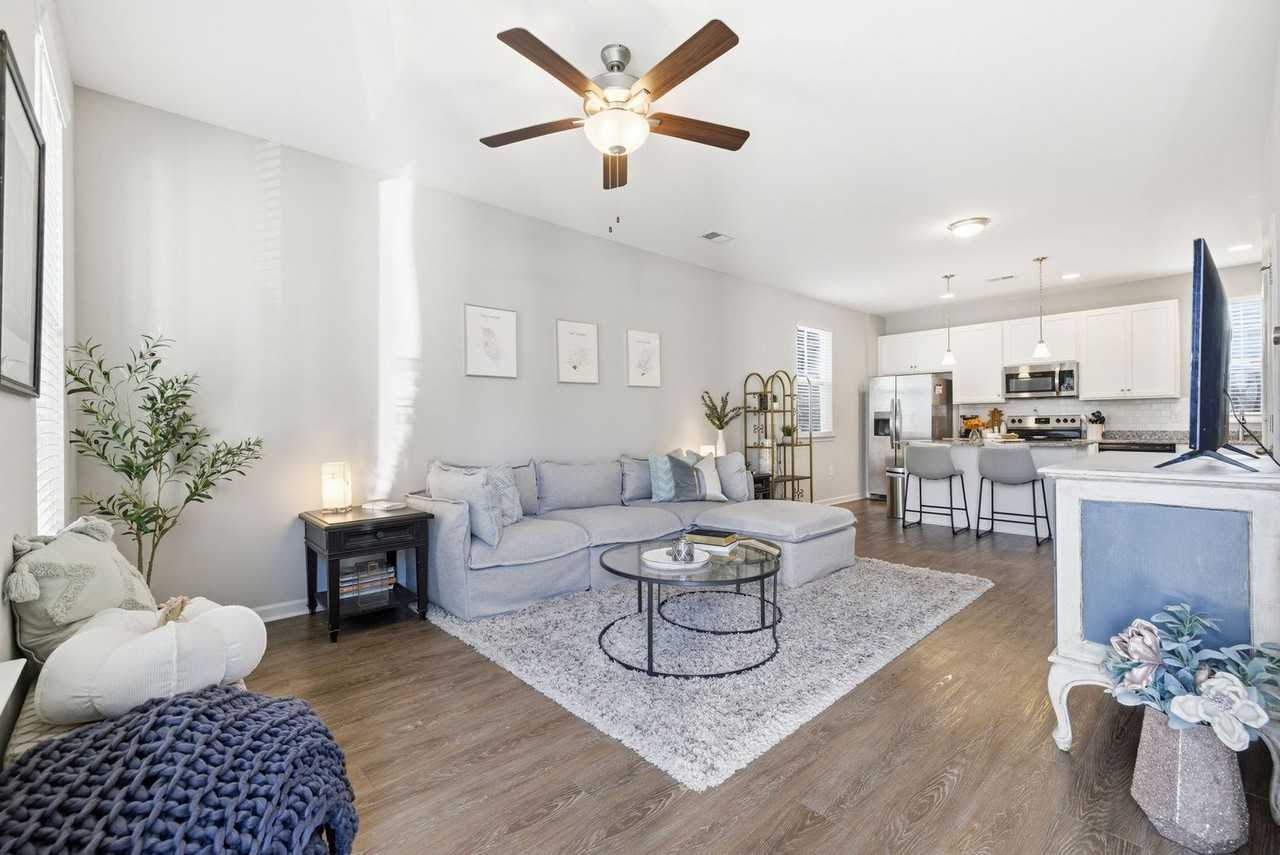 3557 Bristol Ln - Photo 4 of 13