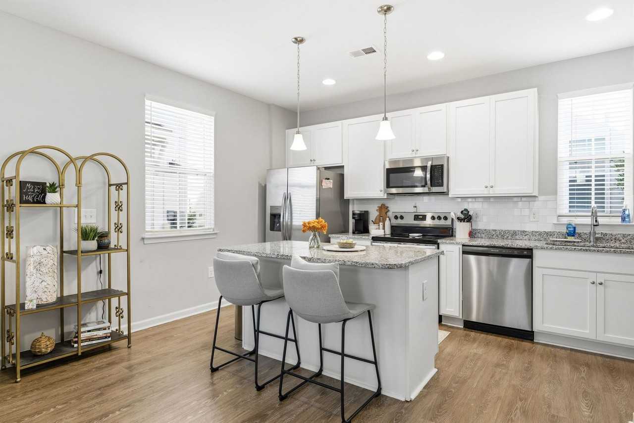 3557 Bristol Ln - Photo 6 of 13