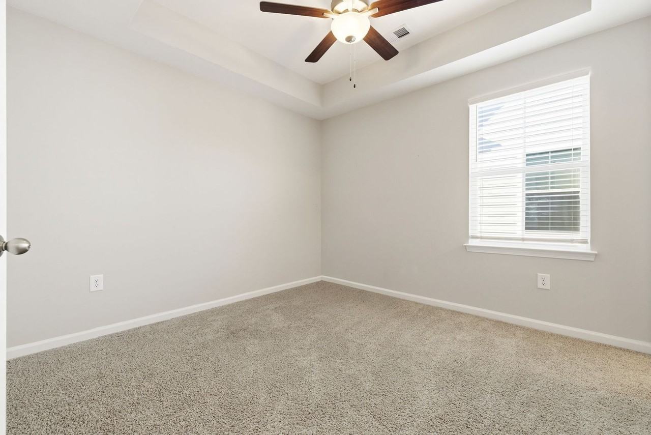 3557 Bristol Ln - Photo 7 of 13