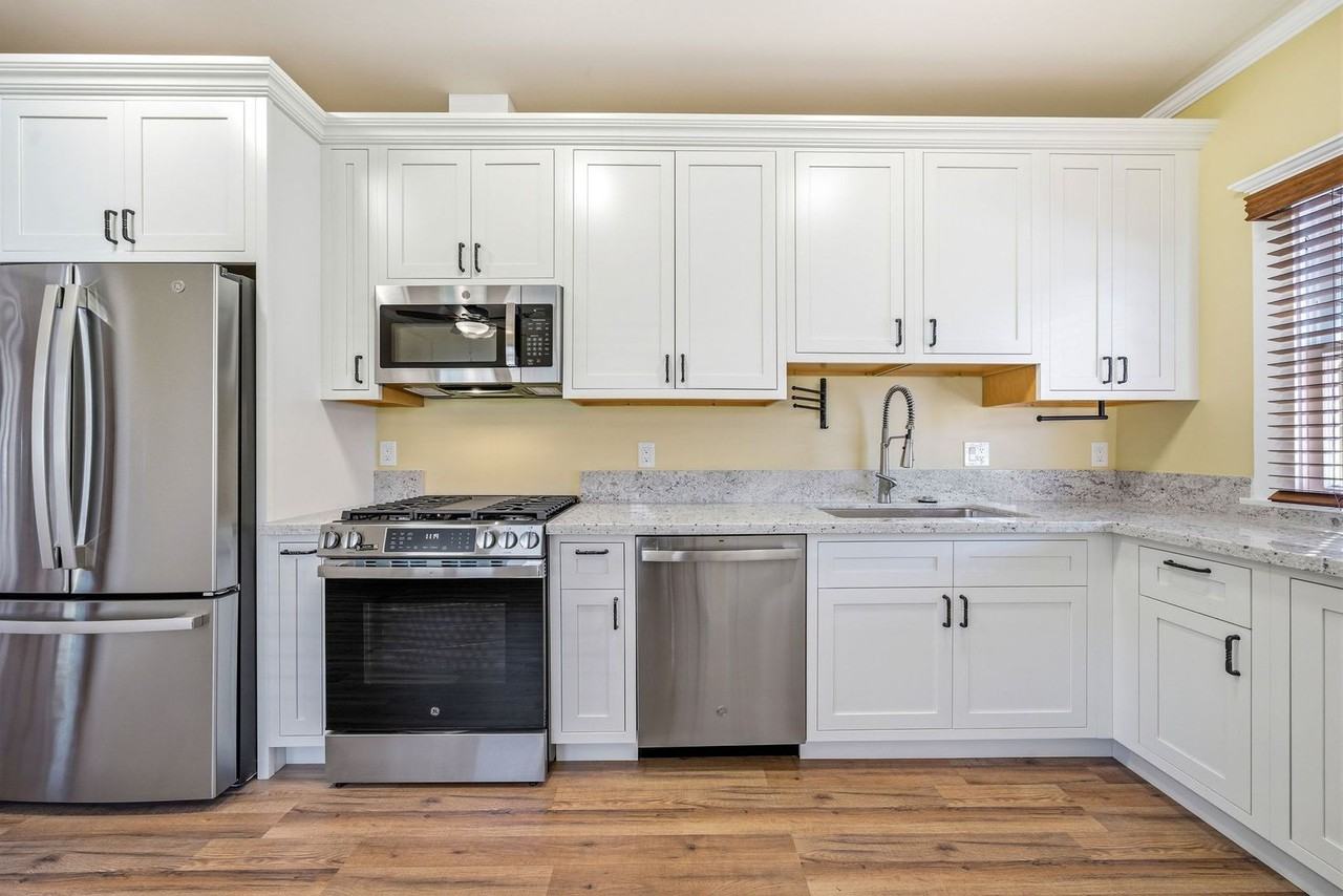 314 E Palmyra Ave - Photo 7 of 23