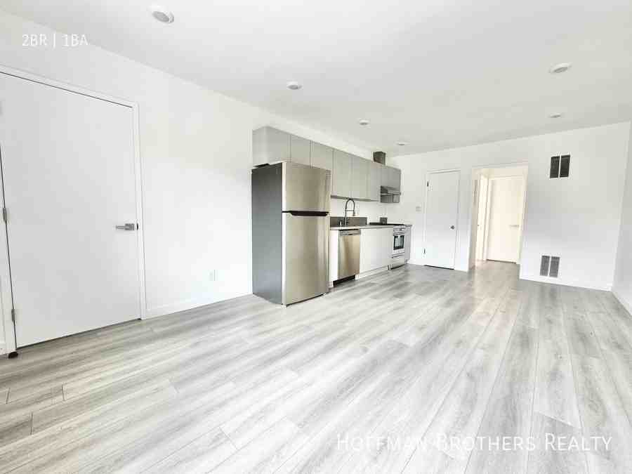 318 S Mariposa Ave #9 - Photo 3 of 11