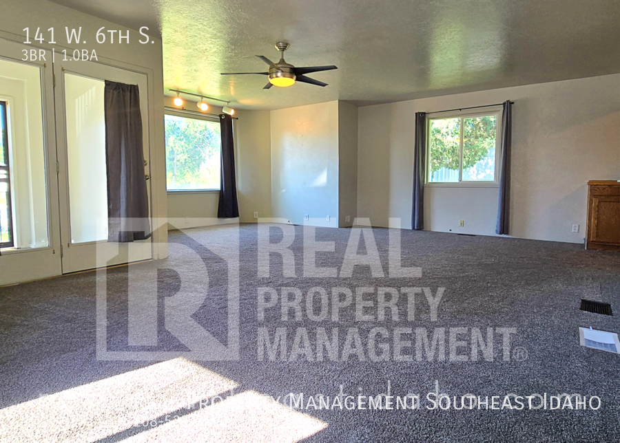 141 W 6th S - Photo 2 of 25