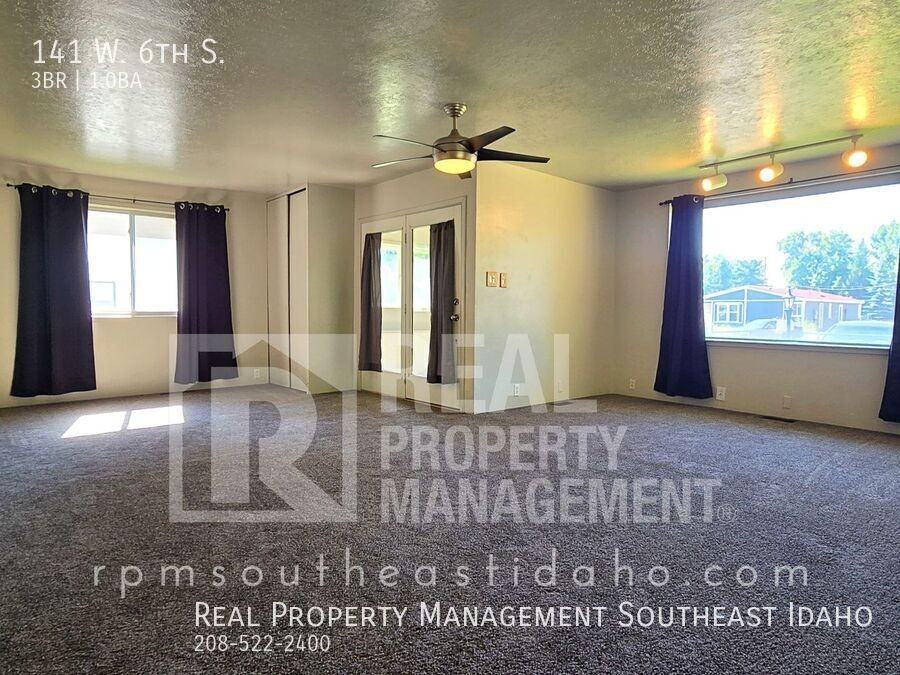 141 W 6th S - Photo 3 of 25