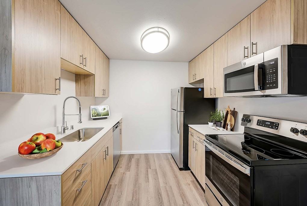 Ascent - Photo 5 of 31