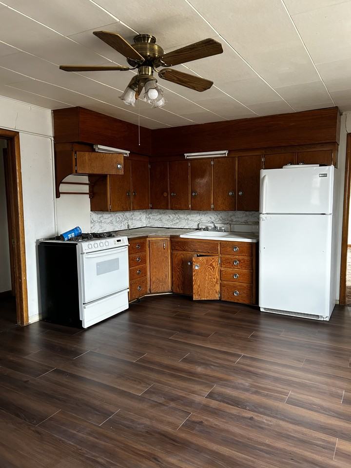 413 W 5th St #1 - Photo 3 of 8