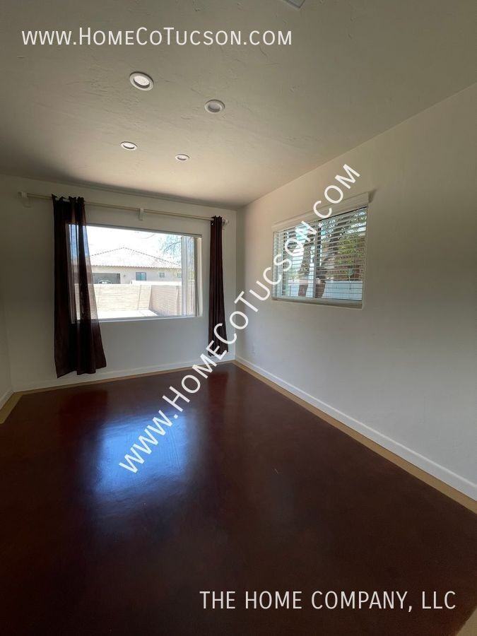 3015 E 4th St - Photo 3 of 16