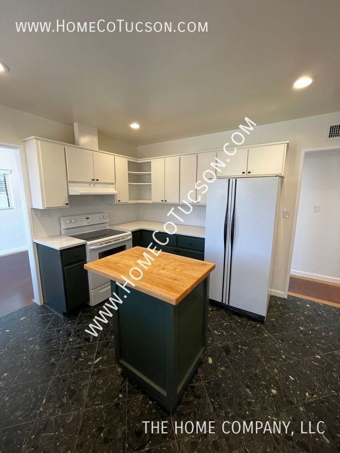 3015 E 4th St - Photo 4 of 16