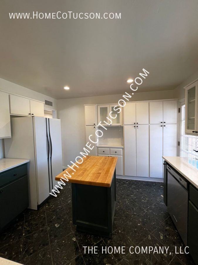 3015 E 4th St - Photo 6 of 16