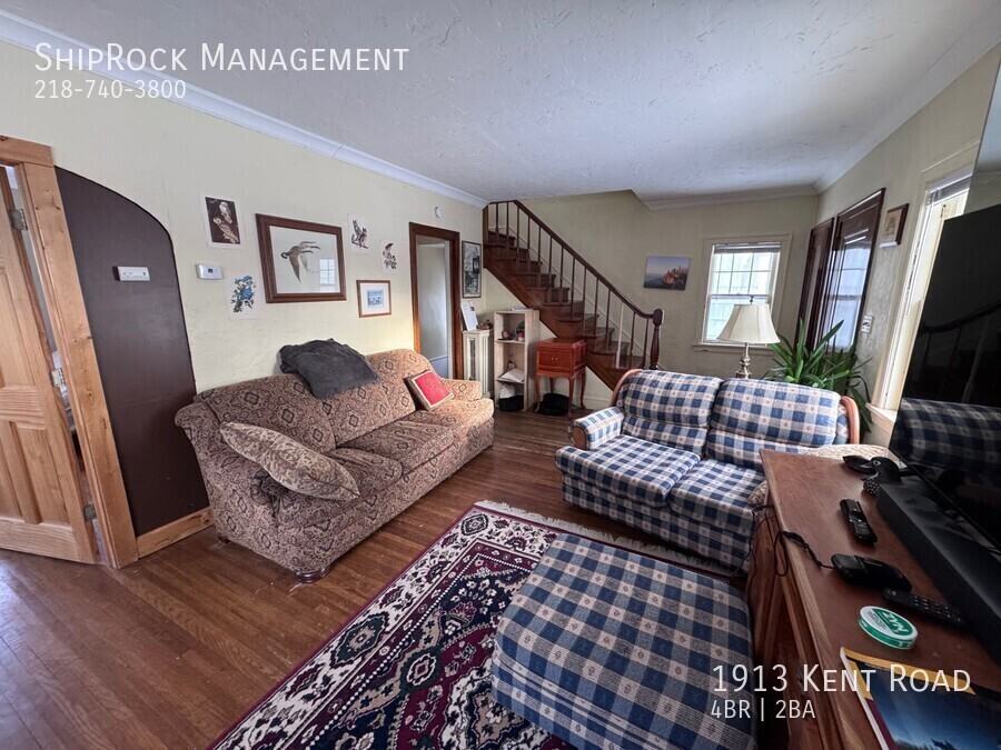 1913 W Kent Rd - Photo 4 of 17