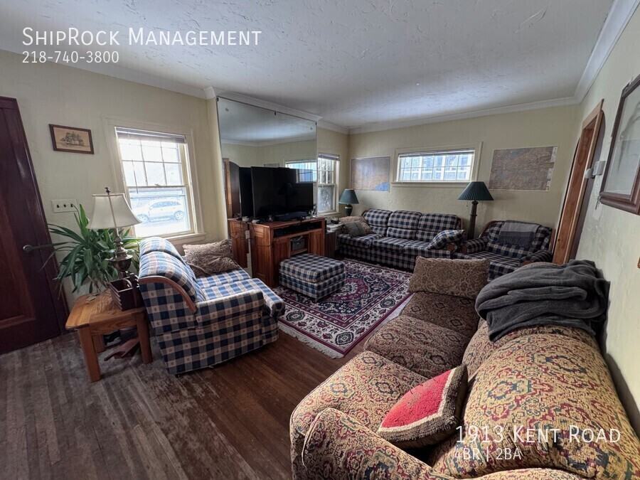 1913 W Kent Rd - Photo 5 of 17