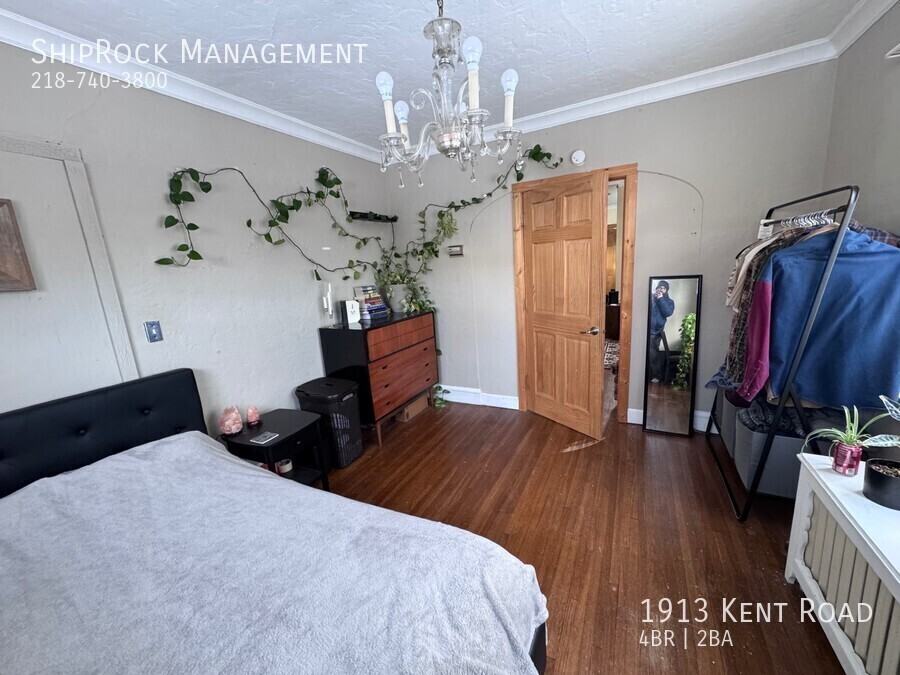 1913 W Kent Rd - Photo 6 of 17