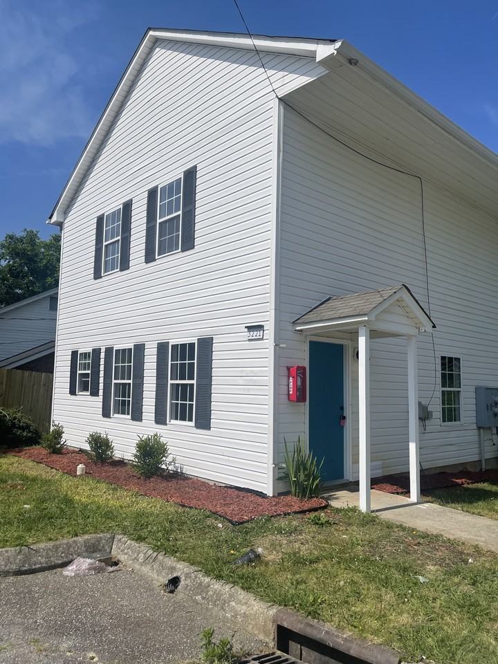 3221 Summit Ave #B - Photo 2 of 16