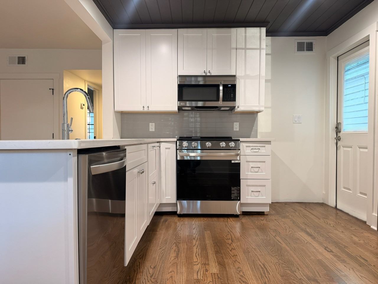 3211 Bull St #A - Photo 3 of 25