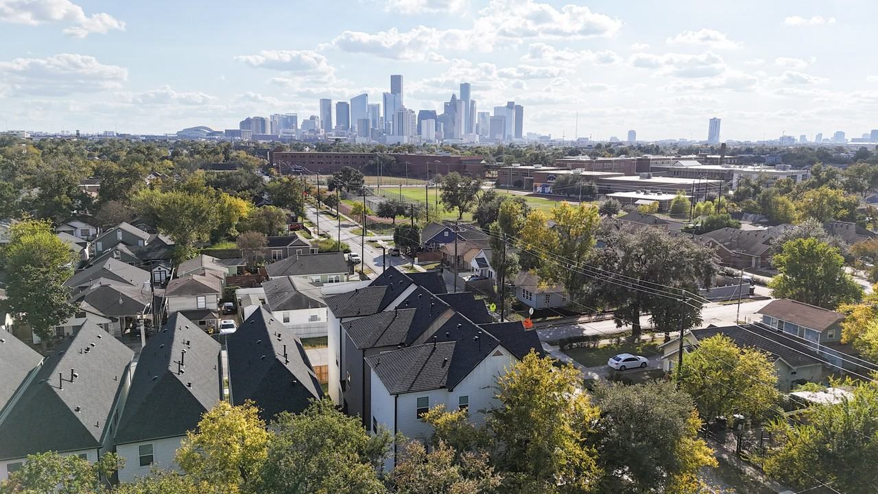 2706 Cochran St #1 - Photo 2 of 19