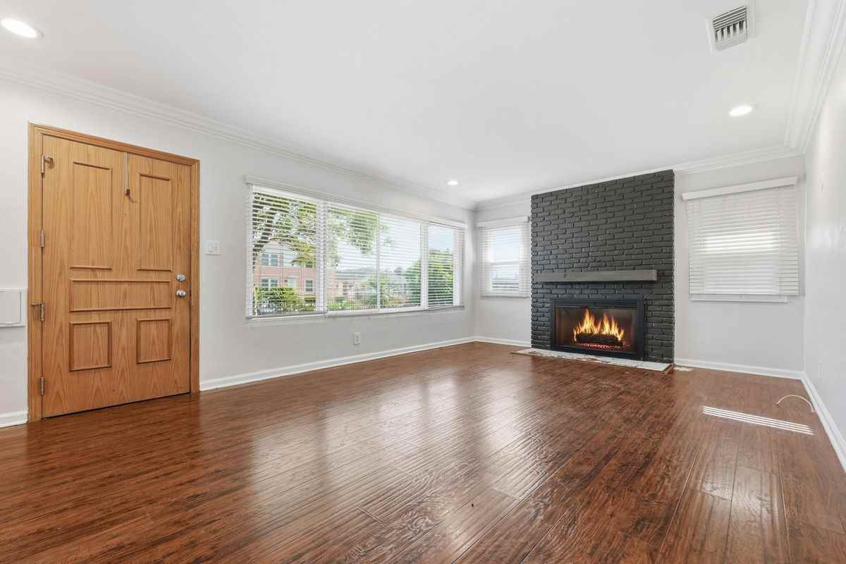 8611 S 5th Ave - Photo 3 of 24