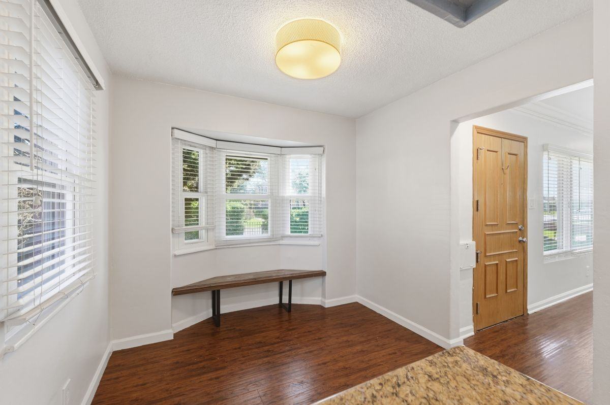 8611 S 5th Ave - Photo 5 of 24