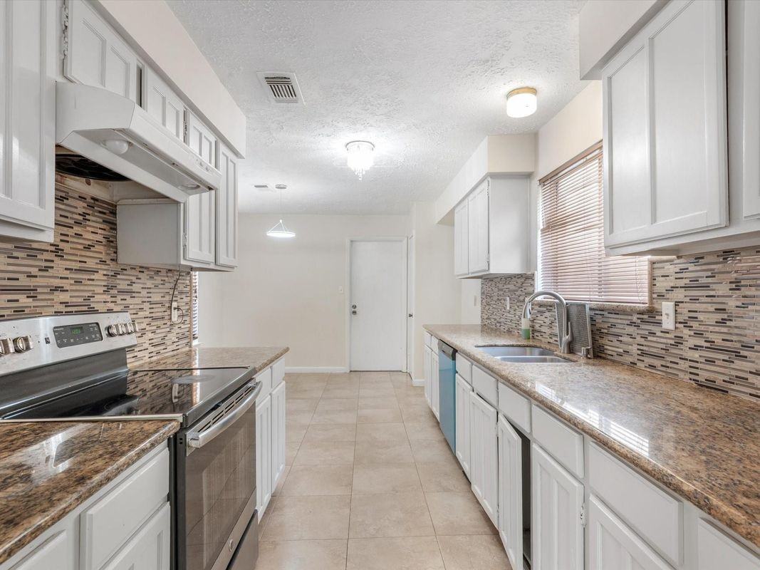 13515 Wimbledon Oaks Dr - Photo 2 of 3