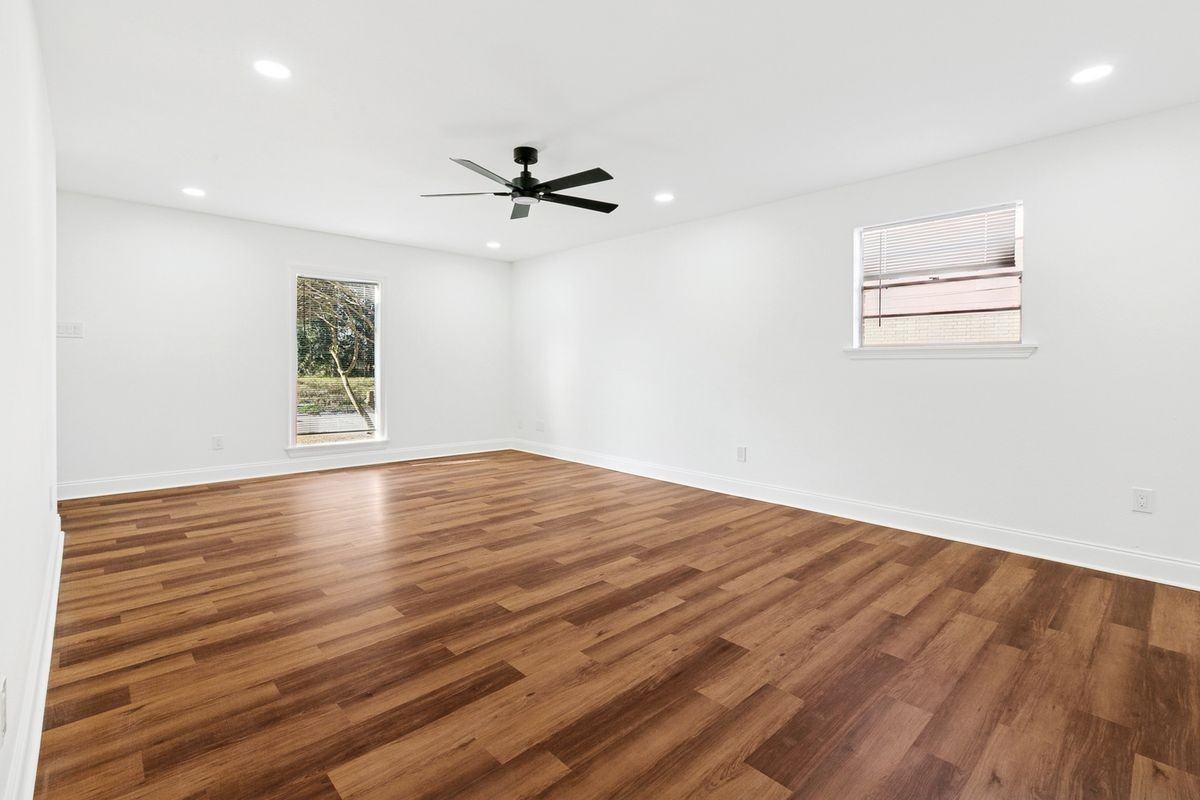 2425 Octavia Dr - Photo 4 of 25