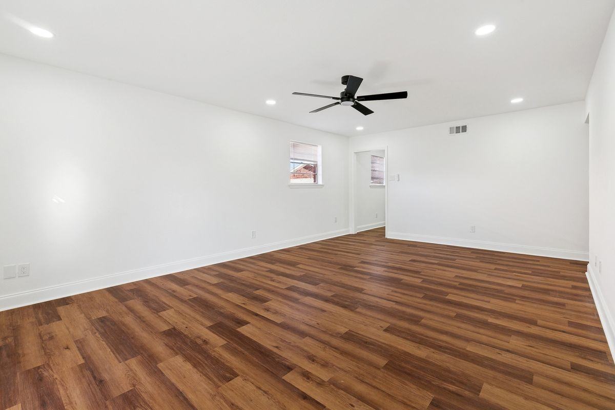 2425 Octavia Dr - Photo 5 of 25