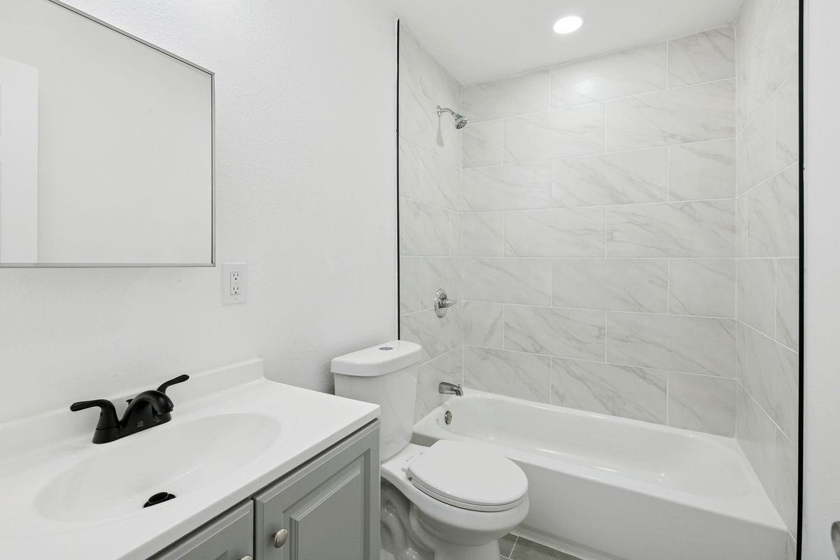 2425 Octavia Dr - Photo 6 of 25