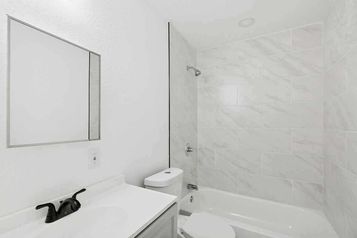 2427 Octavia Dr - Photo 7 of 26