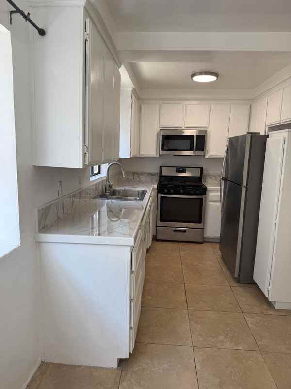 13959 Victory Blvd ##4