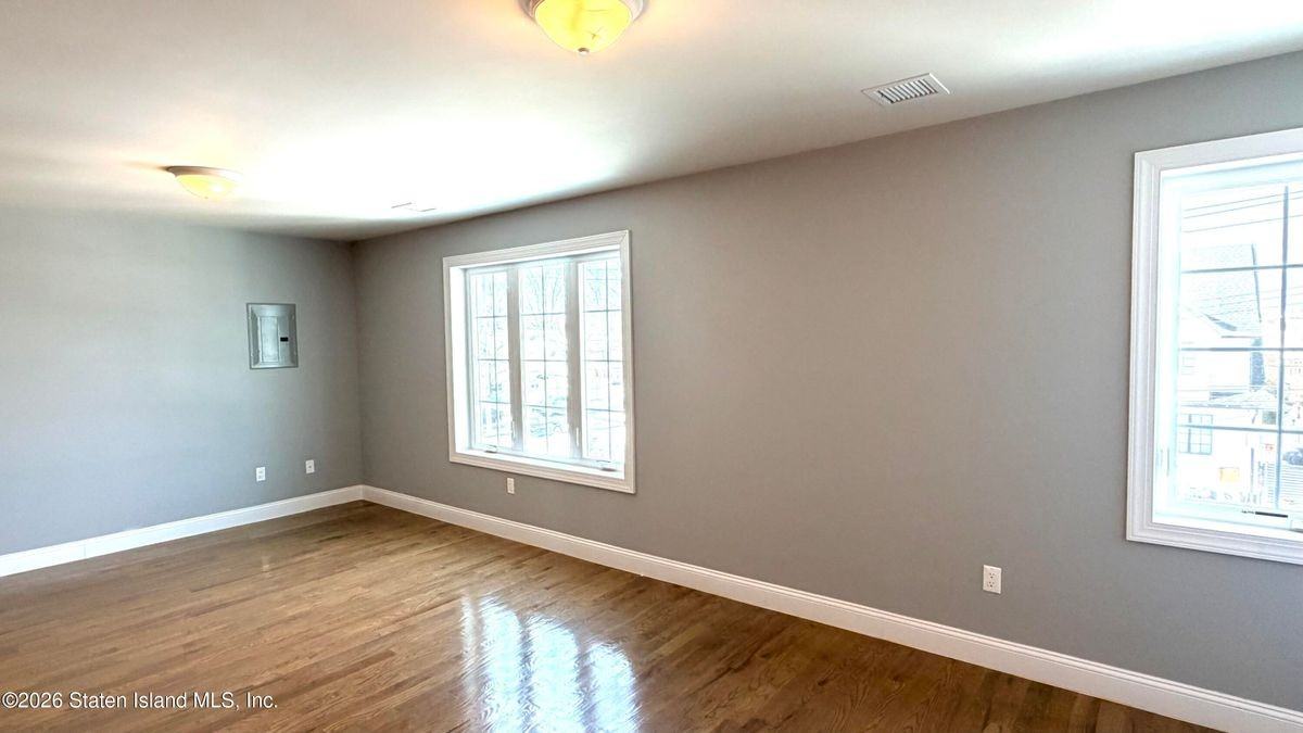 415 Willowbrook Rd - Photo 2 of 14