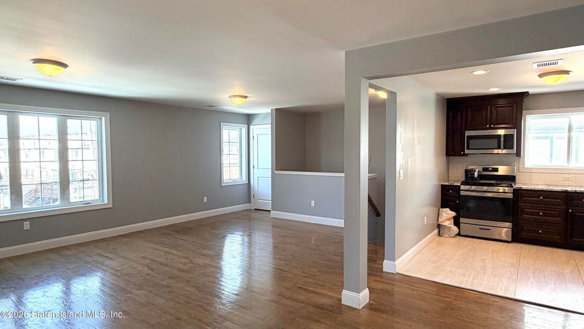 415 Willowbrook Rd - Photo 3 of 14