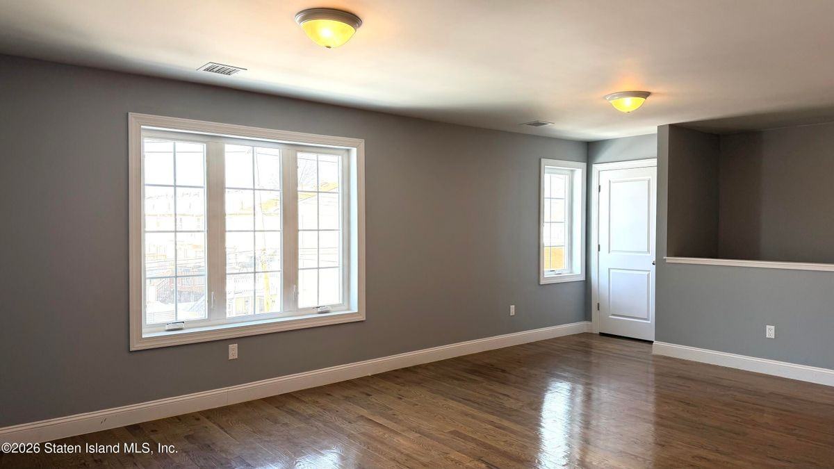 415 Willowbrook Rd - Photo 4 of 14