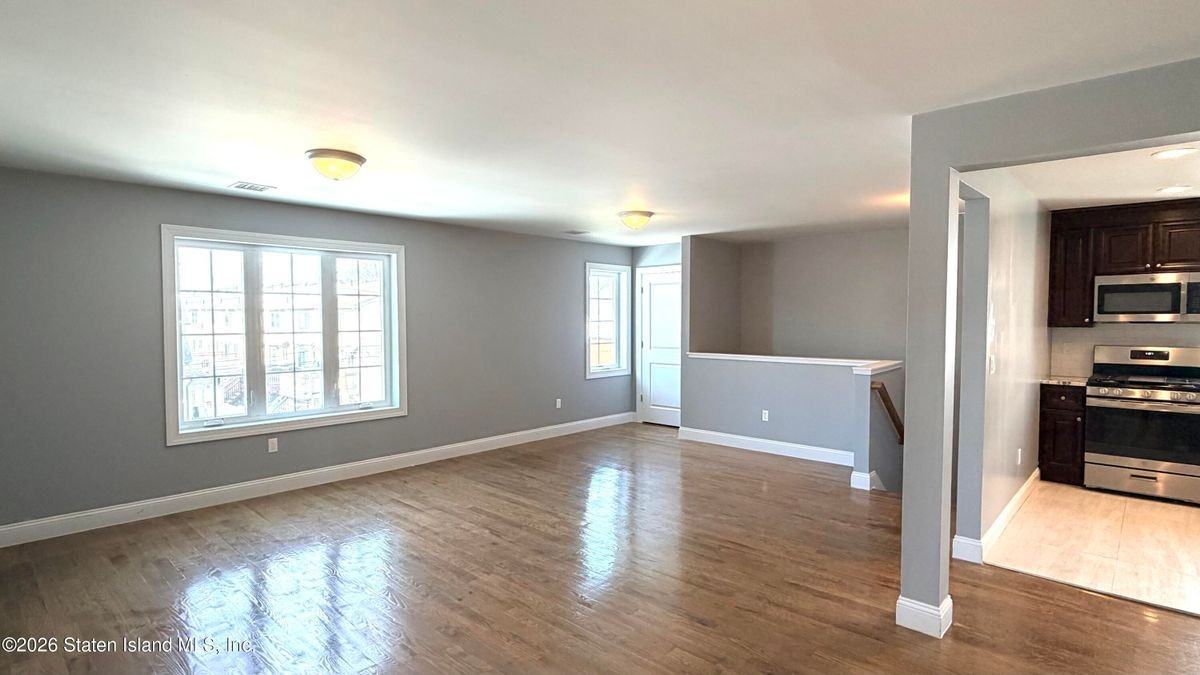 415 Willowbrook Rd - Photo 6 of 14