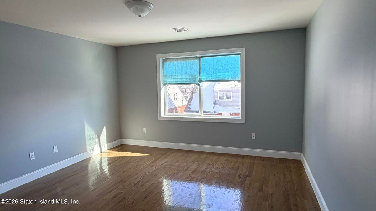 415 Willowbrook Rd - Photo 7 of 13