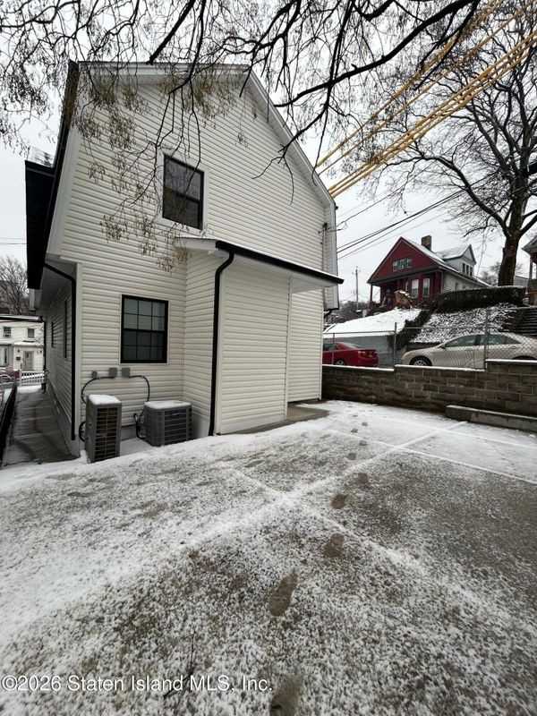 24 York Ave - Photo 3 of 12